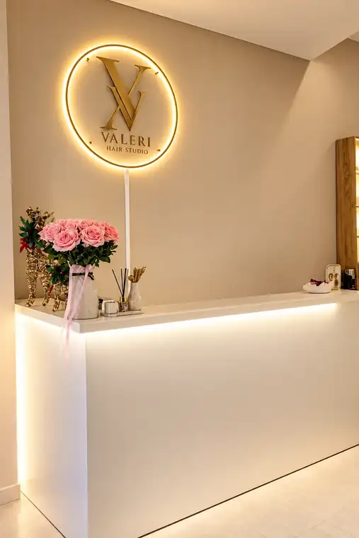 Стильная стойка в VALERI HAIR STUDIO